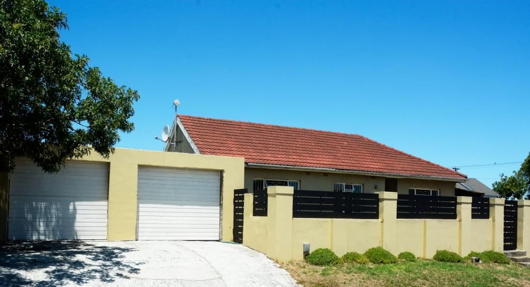 black framed eyeglasses